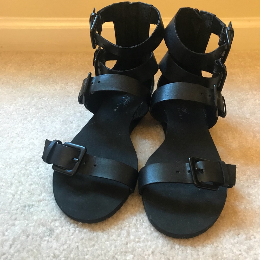 Lord and Taylor 424 Fifth Gladiator Sandals